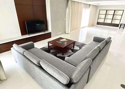 4 bed Duplex in Royal Residence Park Lumphini Sub District D019935