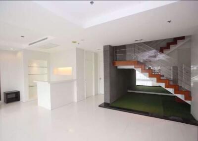 4 bed Duplex in Royal Residence Park Lumphini Sub District D019935