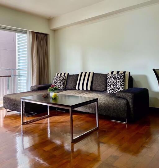 2 bed Condo in Baan Sukhumvit 14 Khlongtoei District C019901