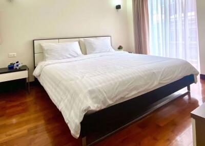 2 bed Condo in Baan Sukhumvit 14 Khlongtoei District C019901