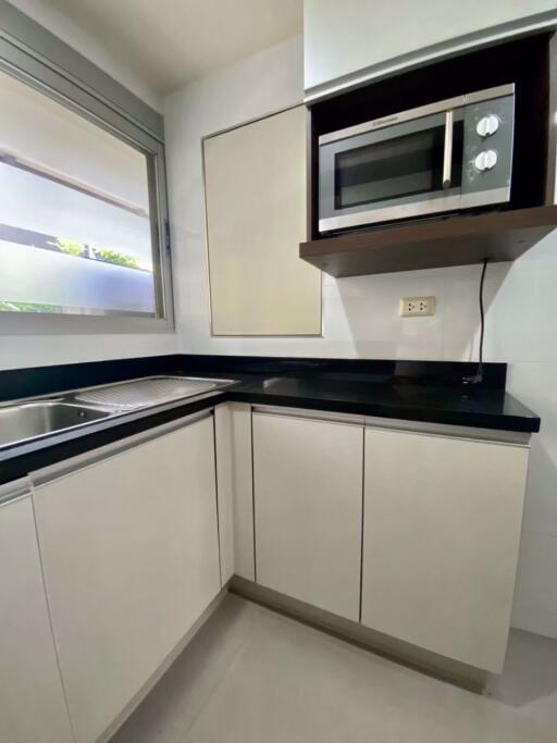 2 bed Condo in Baan Sukhumvit 14 Khlongtoei District C019901