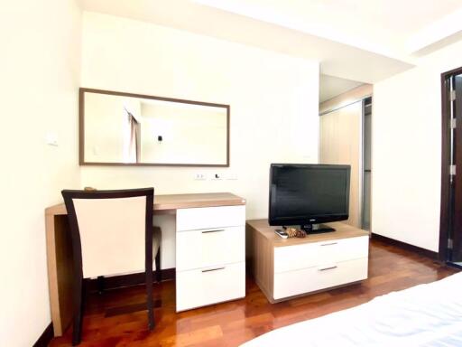 2 bed Condo in Baan Sukhumvit 14 Khlongtoei District C019901