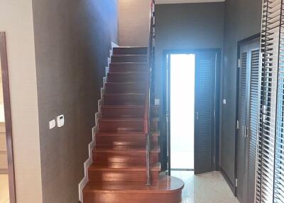 4 bed House in Grand Bangkok Boulevard Rama 9-Srinagarindra Thapchang Sub District H019884