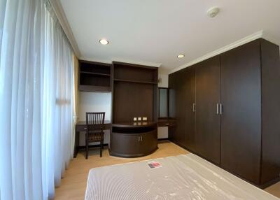 2 bed Condo in Supalai Place Condominium Khlong Tan Nuea Sub District C019853