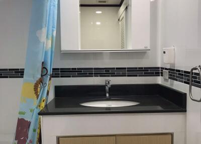 2 bed Condo in Supalai Place Condominium Khlong Tan Nuea Sub District C019809