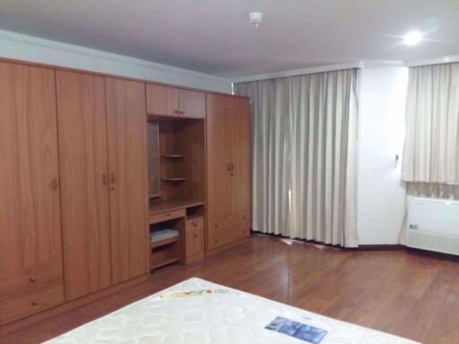 2 bed Condo in Supalai Place Condominium Khlong Tan Nuea Sub District C019808