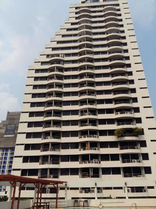 2 bed Condo in Supalai Place Condominium Khlong Tan Nuea Sub District C019808