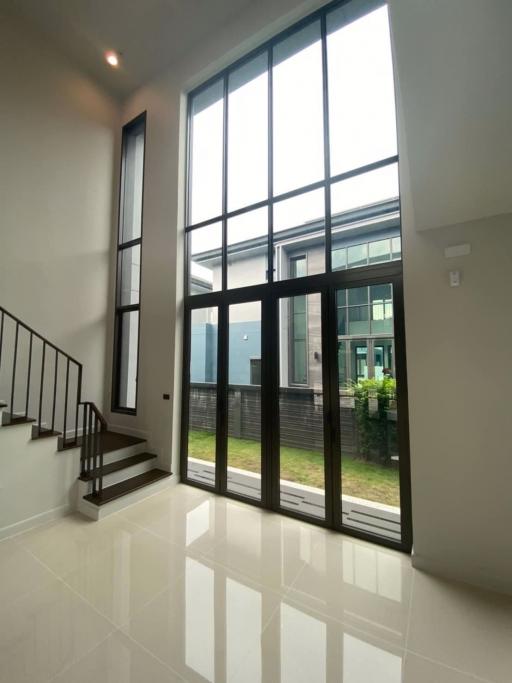 4 bed House in Setthasiri Krungthep Kreetha 2 Huamak Sub District H019805