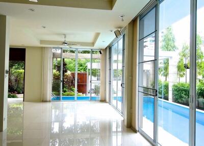 4 bed House Khlong Tan Nuea Sub District H019802