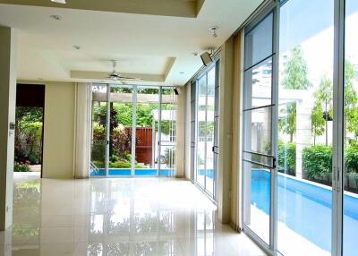 4 bed House Khlong Tan Nuea Sub District H019802