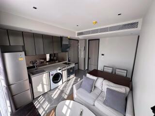 2 bed Condo in The Reserve Sukhumvit 61 Khlong Tan Nuea Sub District C019755