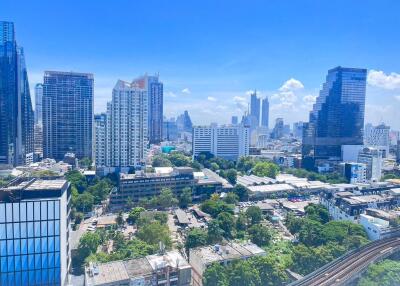 3 bed Condo in Diamond Tower Silom Sub District C019743