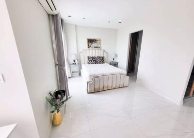 3 bed Condo in C Ekkamai Khlong Tan Nuea Sub District C019736