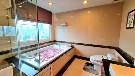 4 bed Penthouse in Piyathip Place Khlong Tan Nuea Sub District P019709