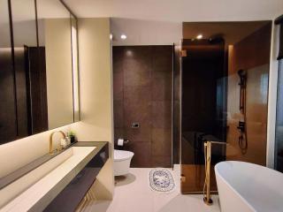 1 ห้องนอน, 1 ห้องน้ำ คอนโด ราคา ฿ 75,000/เดือน
