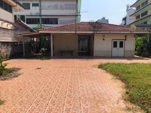 5 bed House Bang Na Sub District H019654