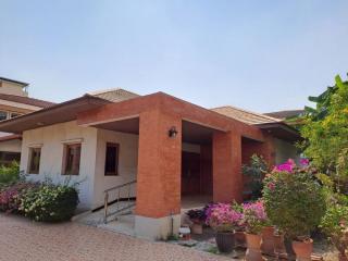 5 bed House Bang Na Sub District H019654