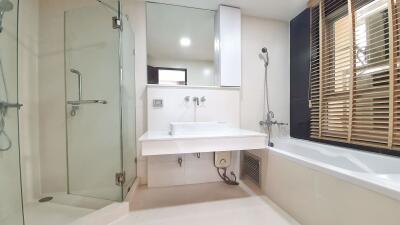 2 bed Condo in The Address Sukhumvit 42 Phra Khanong Sub District C019644