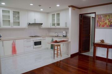 2 bed Condo in Baan Suanpetch Khlong Toei Nuea Sub District C019579