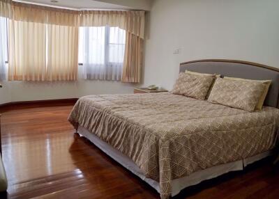 2 bed Condo in Baan Suanpetch Khlong Toei Nuea Sub District C019579