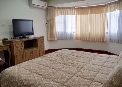 2 bed Condo in Baan Suanpetch Khlong Toei Nuea Sub District C019579