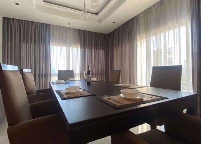 3 bed Condo in Royal Residence Park Lumphini Sub District C019578