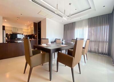 3 bed Condo in Royal Residence Park Lumphini Sub District C019578