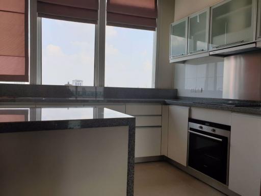 3 bed Condo in Millennium Residence Khlongtoei Sub District C019561
