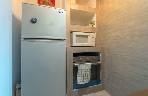 2 bed Condo in Navin Court Pathum Wan District C019559