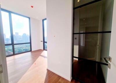 3 bed Condo in MUNIQ Langsuan Pathum Wan District C019552