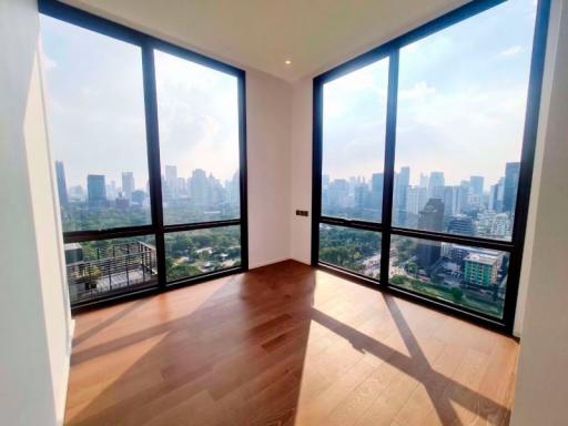 3 bed Condo in MUNIQ Langsuan Pathum Wan District C019552