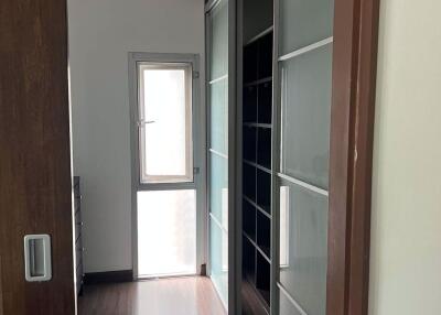 2 bed Condo in Baan Rom Yen Phrakhanongnuea Sub District C019539