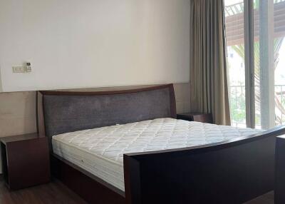 2 bed Condo in Baan Rom Yen Phrakhanongnuea Sub District C019539