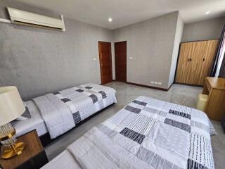 2 bed Condo in Baan Klang Krung Resort (Ratchada 7) Din Daeng District C019536