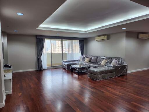 3 bed Condo in DS Tower 1 Sukhumvit 33 Khlong Tan Nuea Sub District C019527