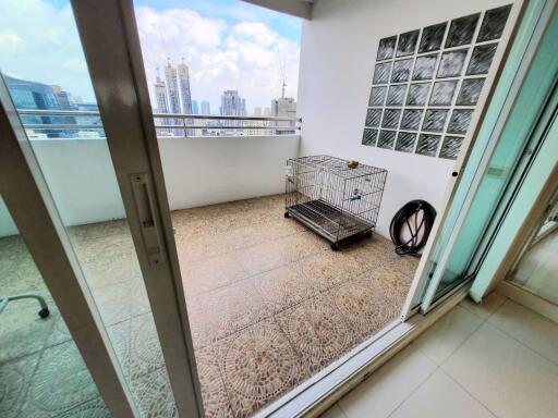 3 bed Condo in Regent on the Park 2 Khlong Tan Nuea Sub District C019526