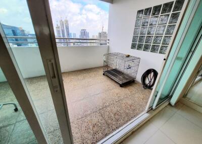 3 bed Condo in Regent on the Park 2 Khlong Tan Nuea Sub District C019526