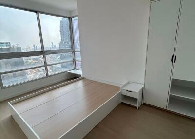 2 bed Condo in Sathorn House Silom Sub District C019504