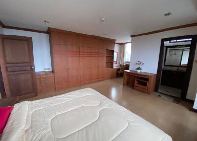 2 bed Condo in Supalai Place Condominium Khlong Tan Nuea Sub District C019496
