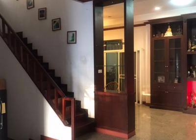 4 bed House Suanluang Sub District H019493