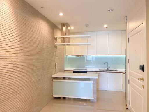 2 bed Condo in Grand Langsuan Lumphini Sub District C019492