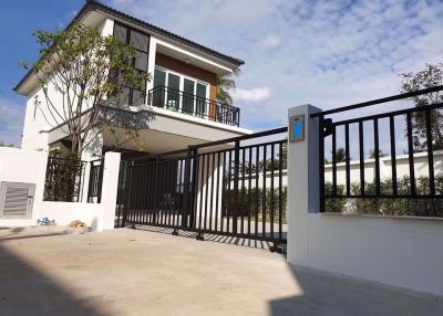 4 bed House Bangkhae District H019488