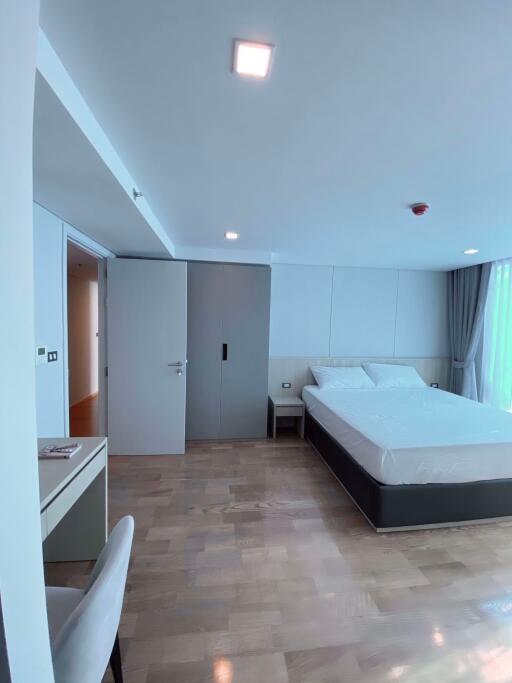 3 bed Condo in Piya Apartment Sukhumvit 15 Khlong Toei Nuea Sub District C019473