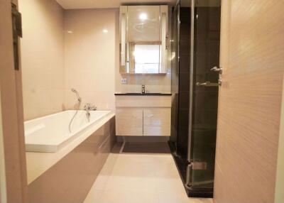 1 bed Condo in Via Botani Khlong Tan Nuea Sub District C019395