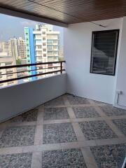 2 bed Condo in Liberty Park Khlong Toei Nuea Sub District C019379