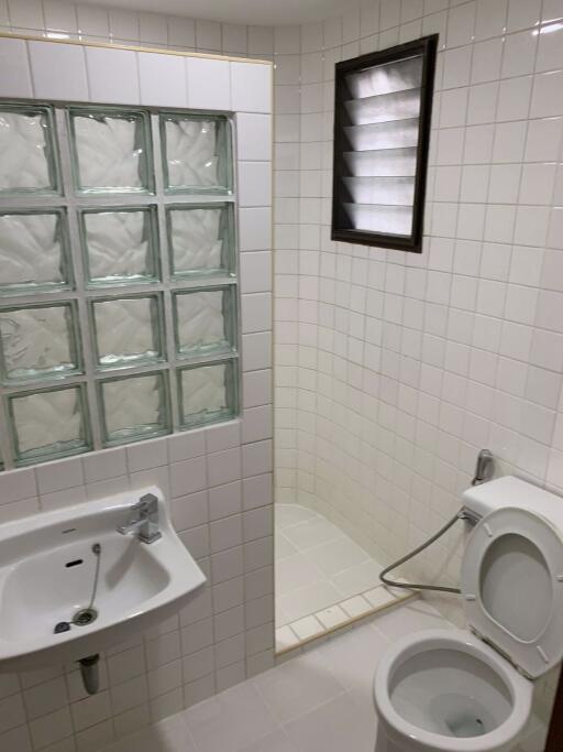 2 ห้องนอน, 2 ห้องน้ำ คอนโด ราคา ฿ 57,000/เดือน