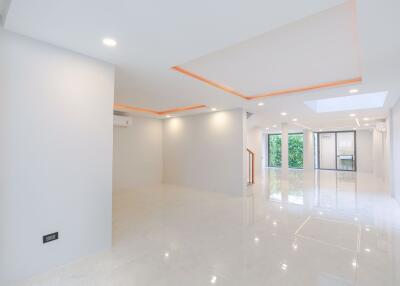 3 bed House Khlong Tan Nuea Sub District H019372