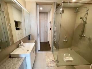 2 bed Condo in Noble Ploenchit Lumphini Sub District C019371