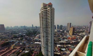 4 bed Condo in Saichol Mansion Khlong San District C019345