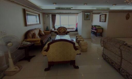4 bed Condo in Saichol Mansion Khlong San District C019345